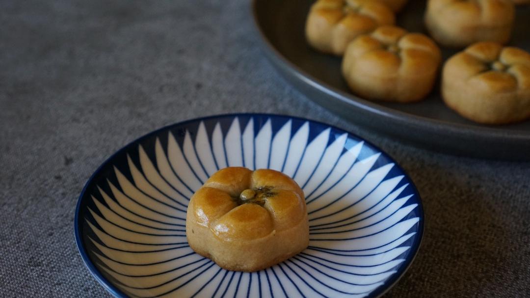 黑芝麻蛋黄月饼
