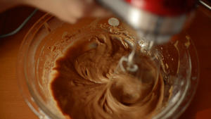 简易发酵红糖马拉糕-更新冬天发酵蒸制步骤的做法 步骤7