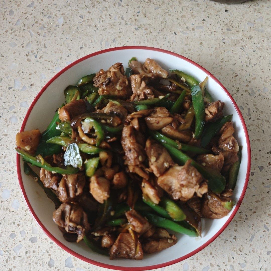 小炒鸡肉～青椒