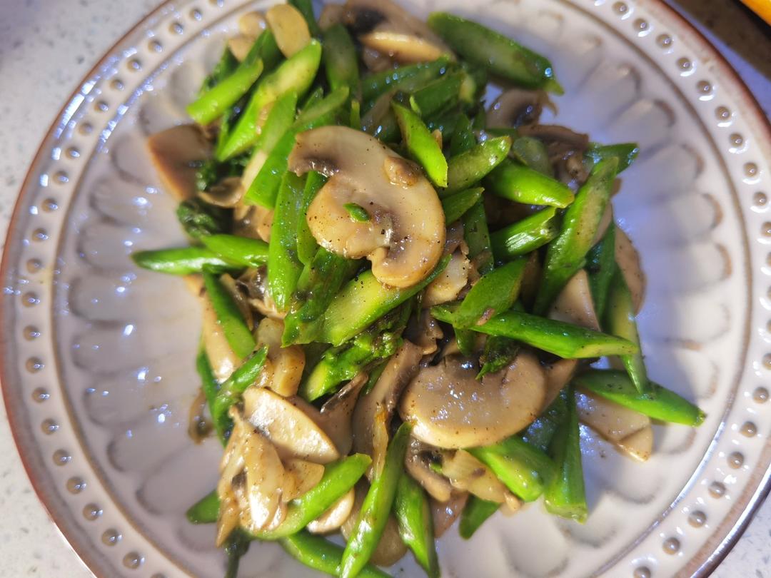 教你做最好吃的芦笋炒蘑菇 新手速get！