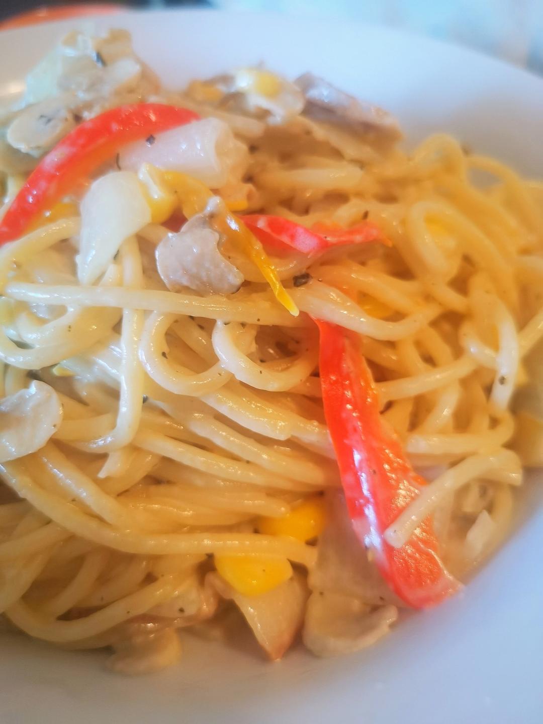 白蘑菇奶油培根意面