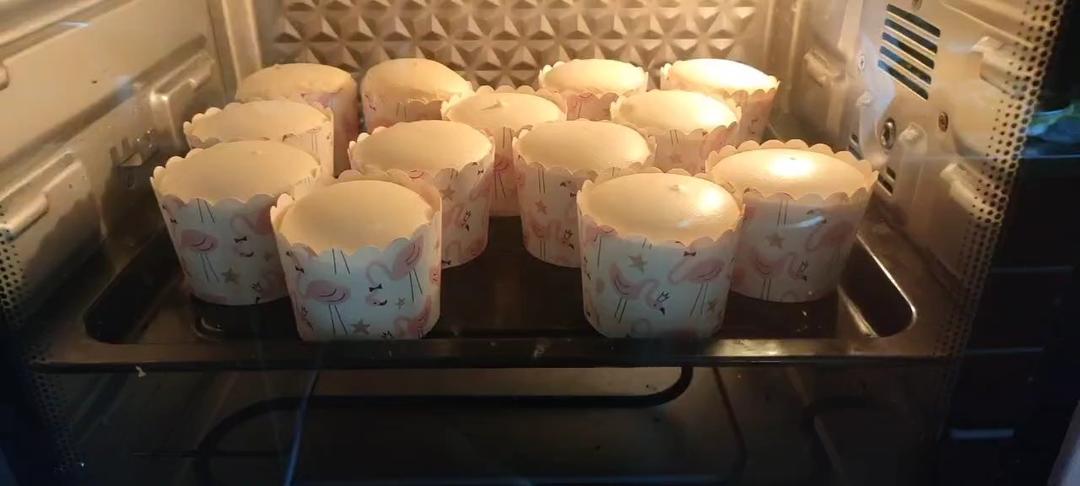 戚风小纸杯蛋糕