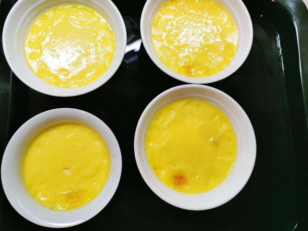 CRÈME BRÛLÉE 法式烤布蕾（焦糖布丁）