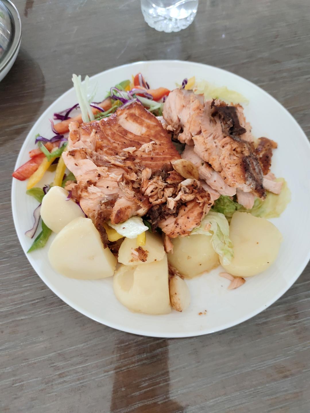 柠檬香煎三文鱼