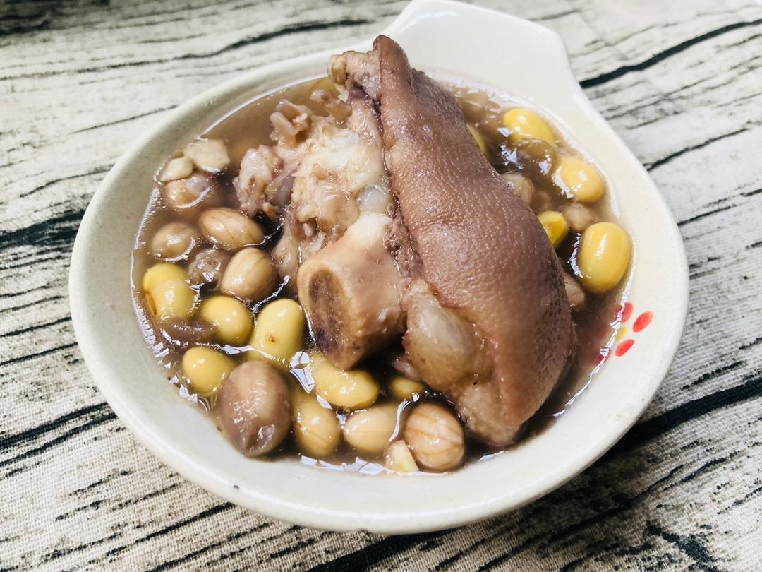黄豆花生猪手汤