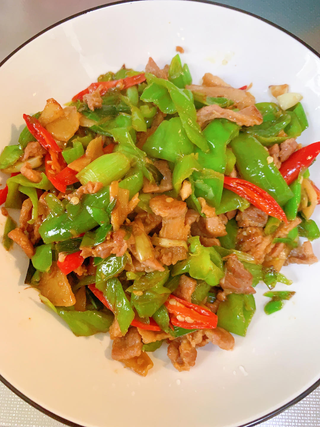 厨师长教你：“小炒五花肉”的家常做法，简单易学，下饭一绝