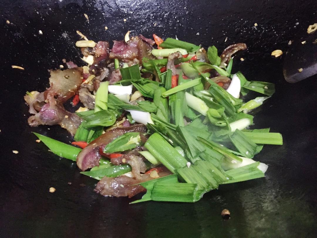 尖椒炒腊猪头肉的做法 步骤12