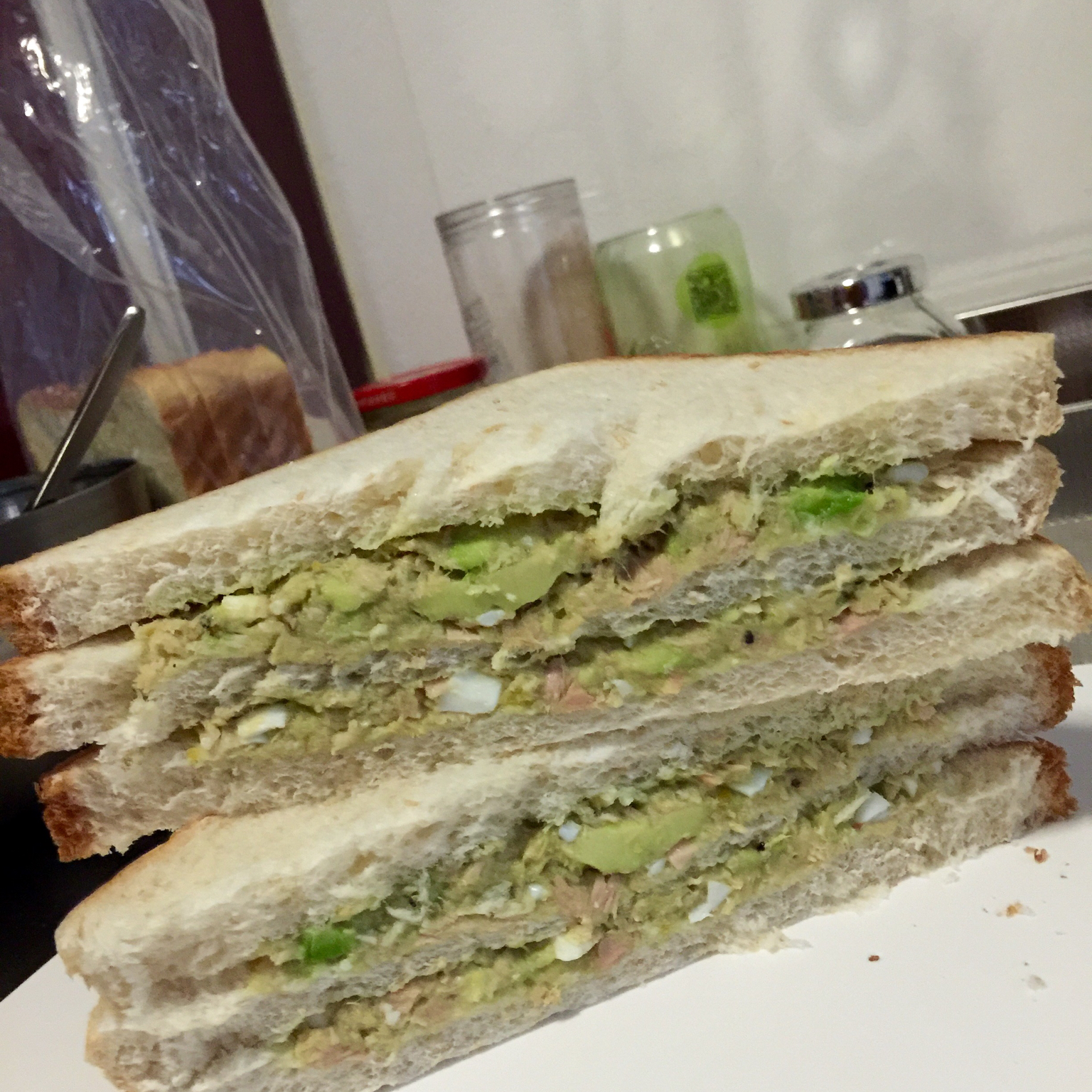 牛油果鸡蛋三明治