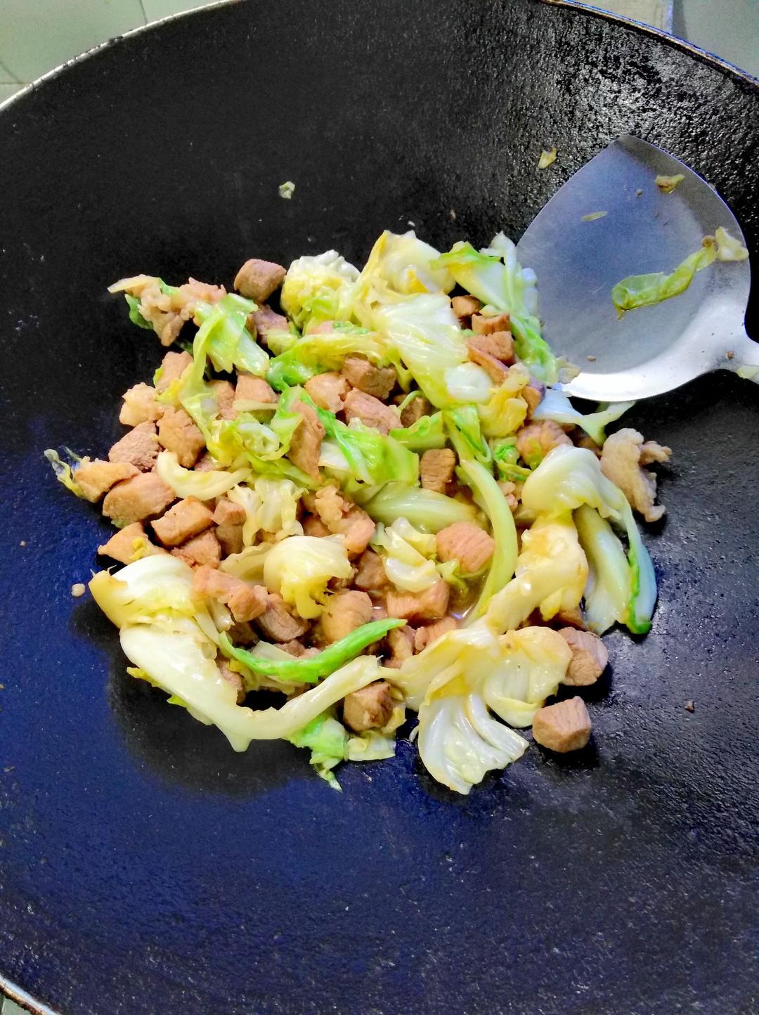 包菜炒肉