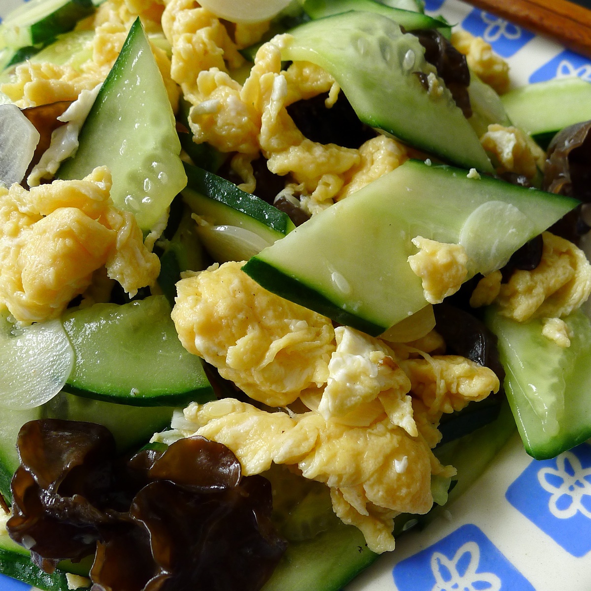 黄瓜木耳炒鸡蛋