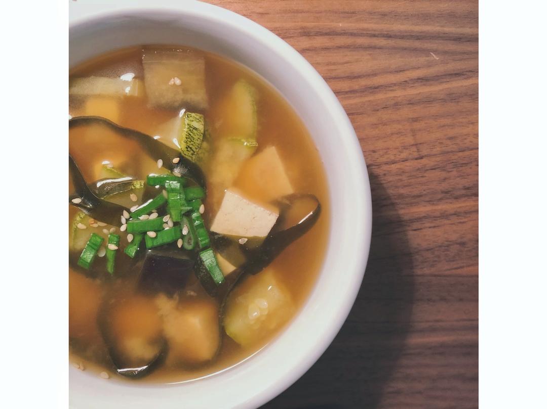 拯救肠胃的解腻快手早餐｜杂菌味噌汤