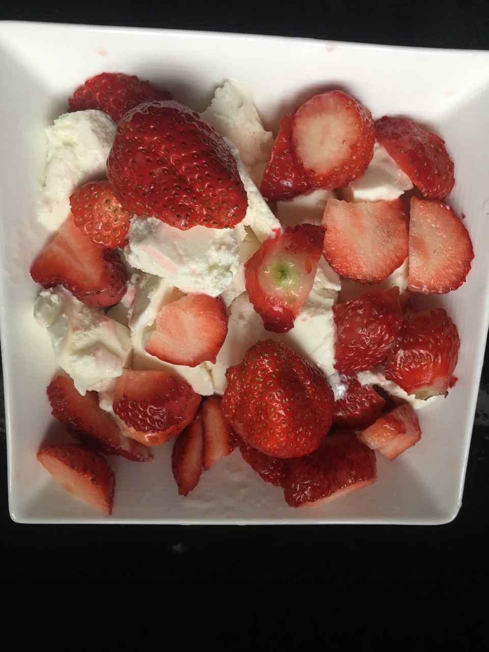 草莓冰砖奶昔的做法 步骤4