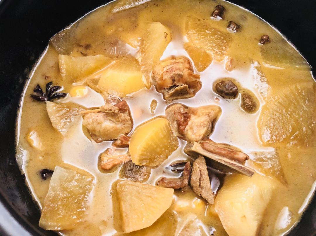 萝卜花生黄豆炖排骨