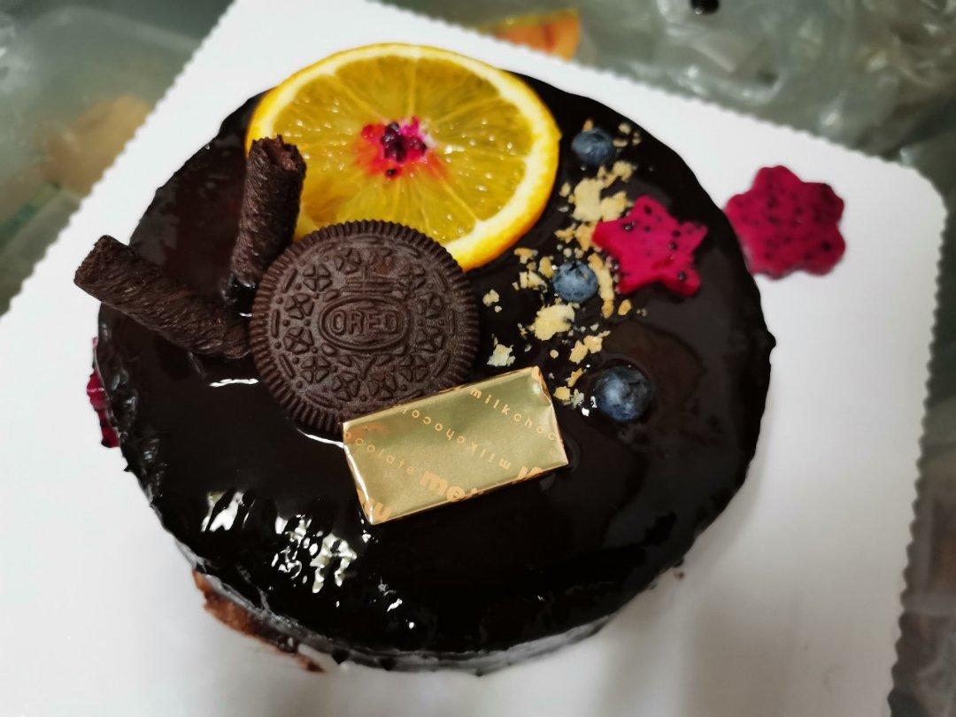 巧克力镜面淋酱<熊谷裕子>--让甜点穿上光泽亮丽的淋面外衣