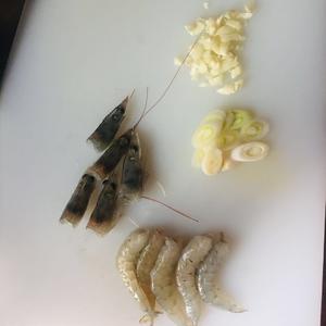 调料只用盐巨简单的虾仁豌豆的做法 步骤1