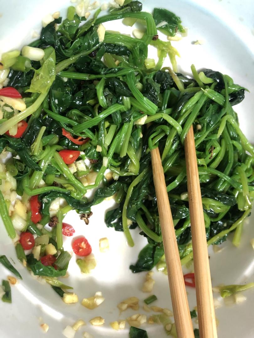 凉拌菠菜(家传秘方)