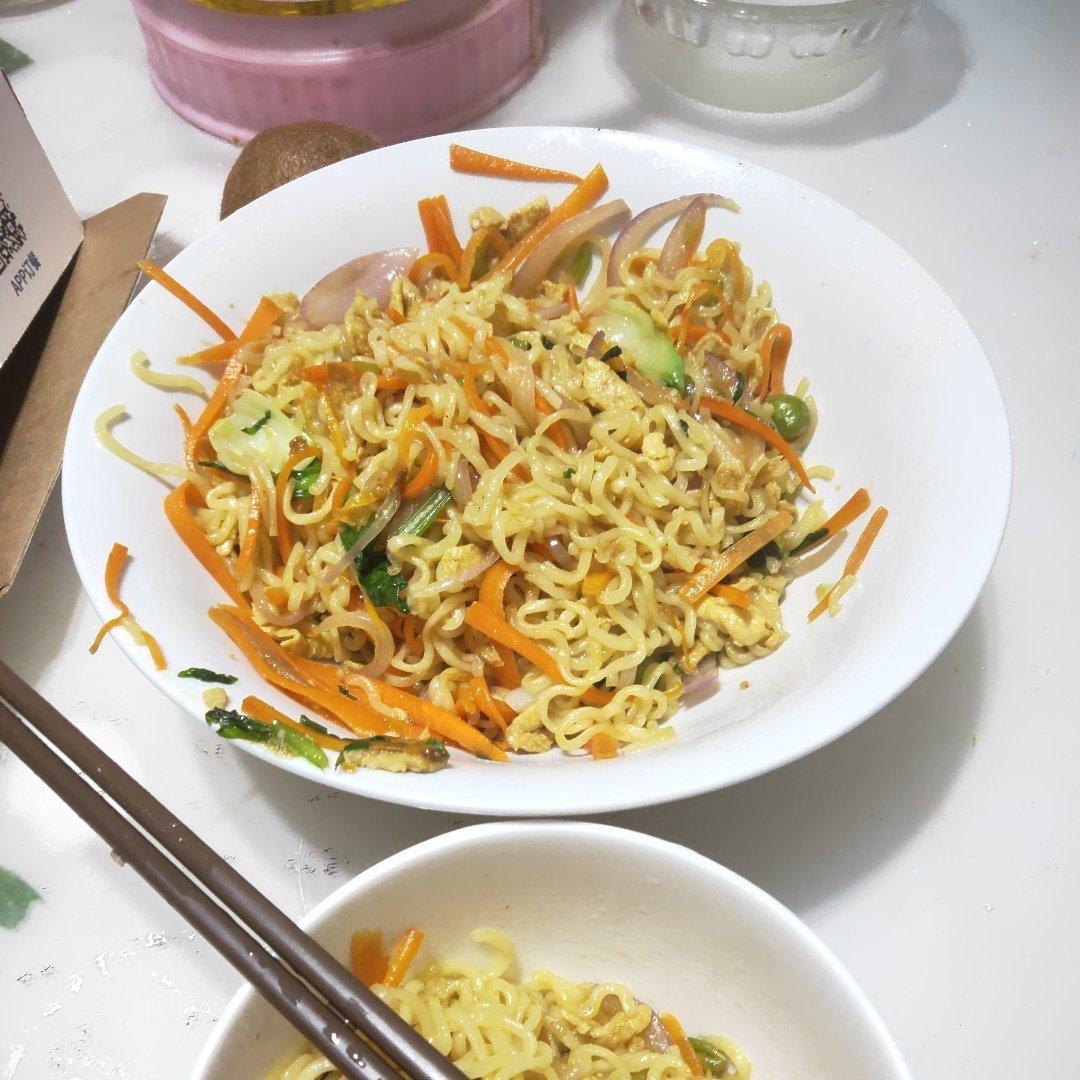 路边摊风味炒方便面