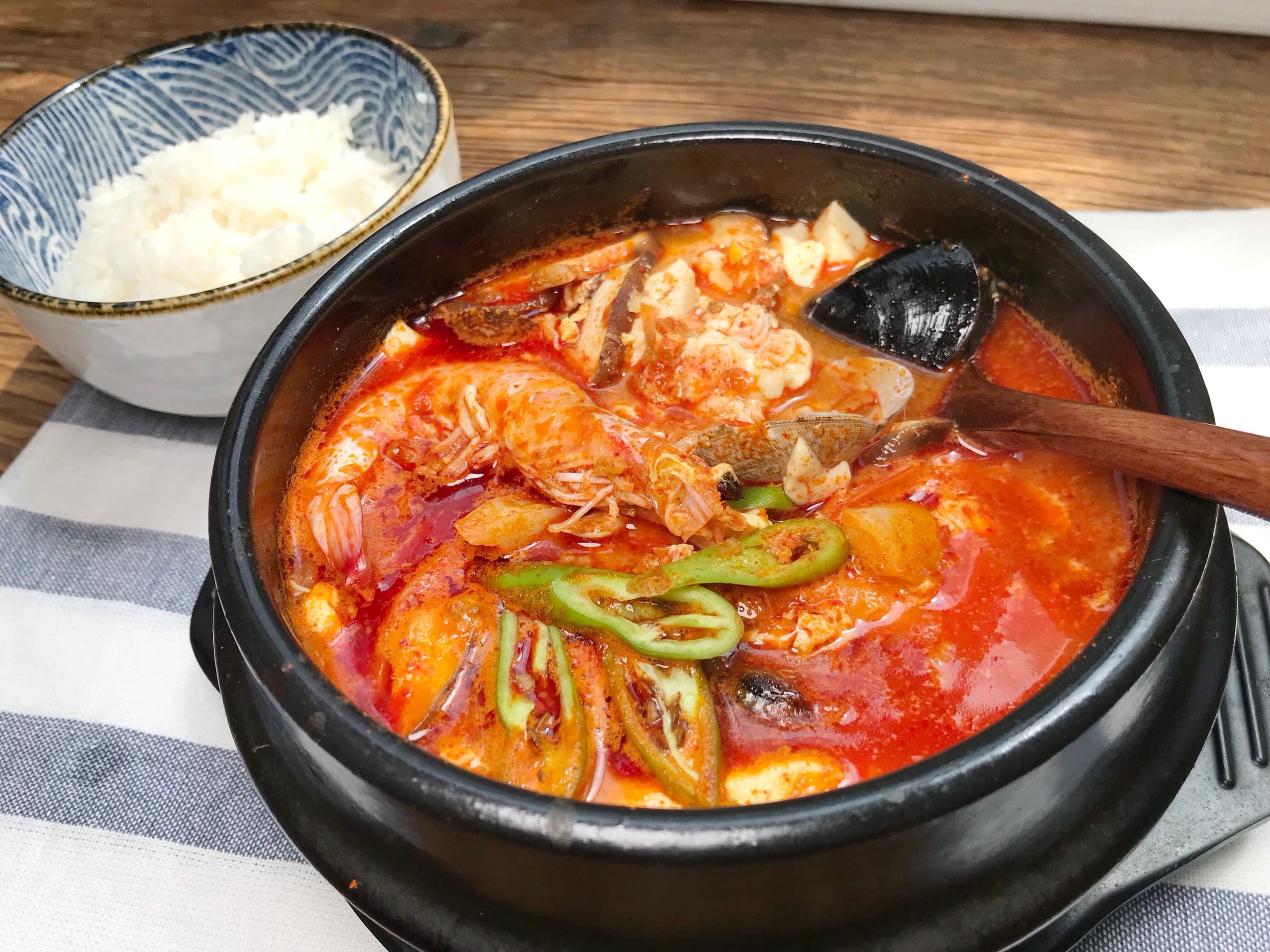 谁吃谁赞的韩式嫩豆腐辣汤的做法 步骤5