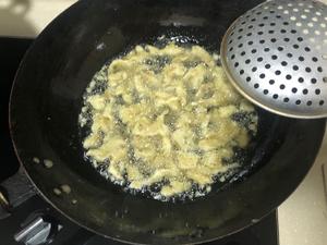 外酥里嫩的椒盐平菇的做法 步骤6