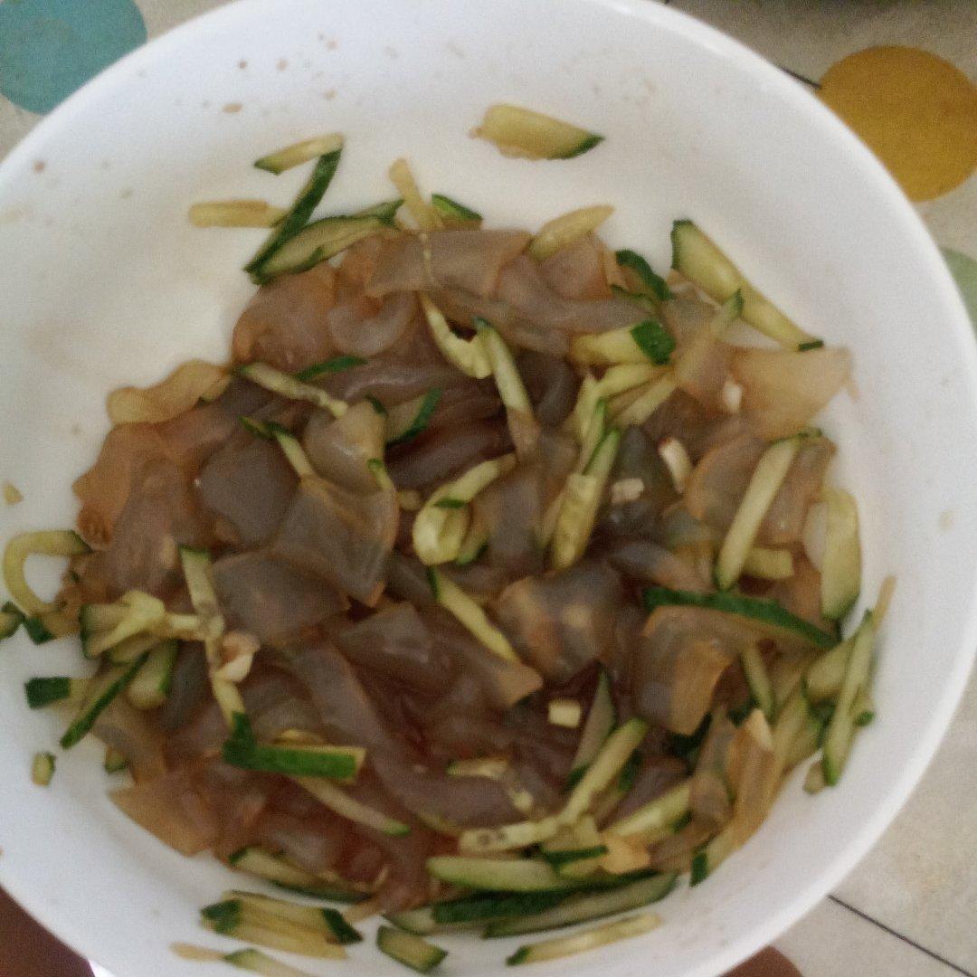 黄瓜拌拉皮