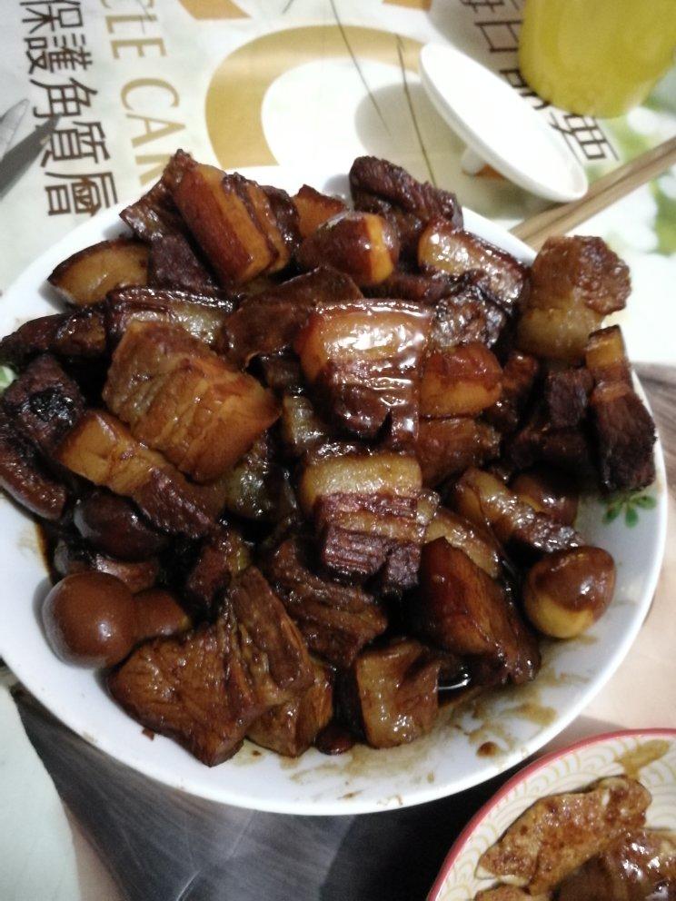 加了鹌鹑蛋后，这盘红烧肉，美味的逆天啦——鹌鹑蛋烧肉（孔瑶食谱）