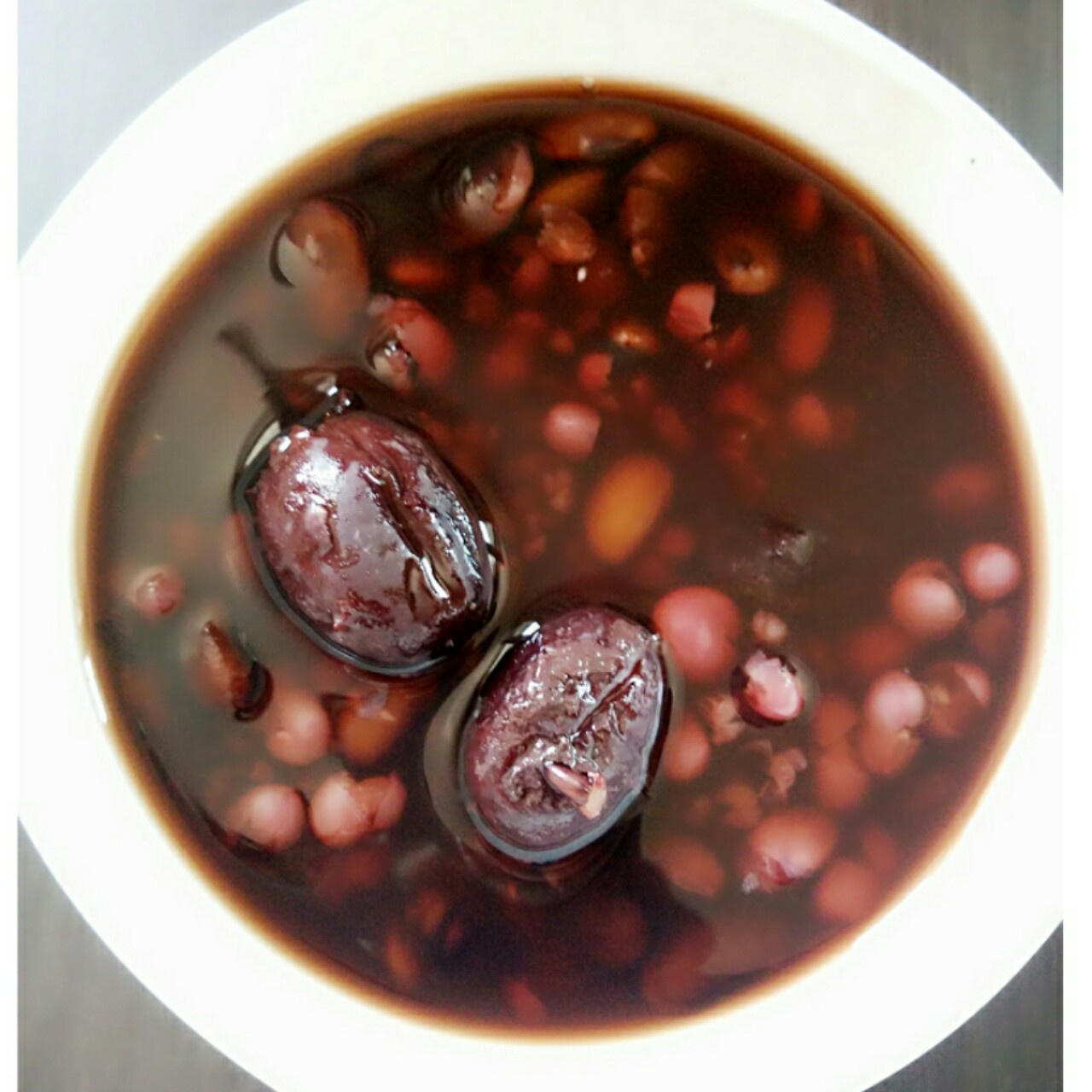 红枣黑米红豆粥