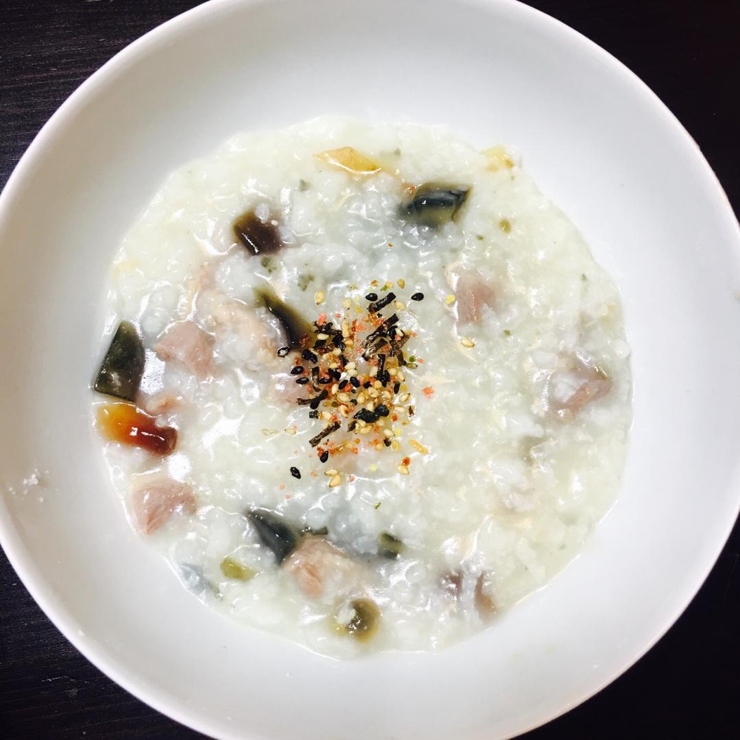 电饭煲版皮蛋瘦肉粥