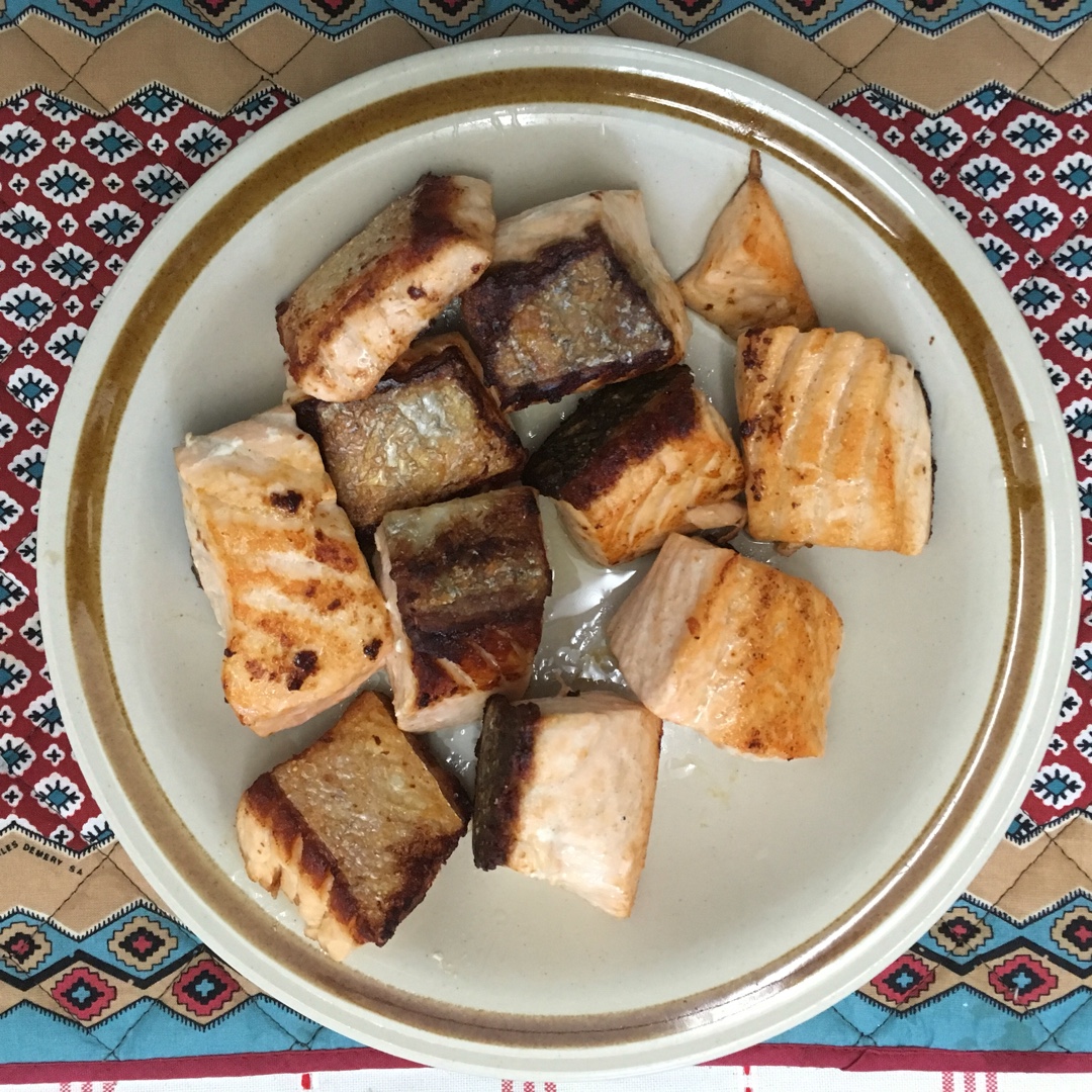 脆皮嫩肉——极致煎三文鱼