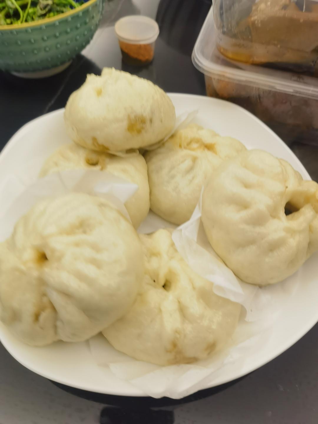 一口吃到很多肉的酱肉包