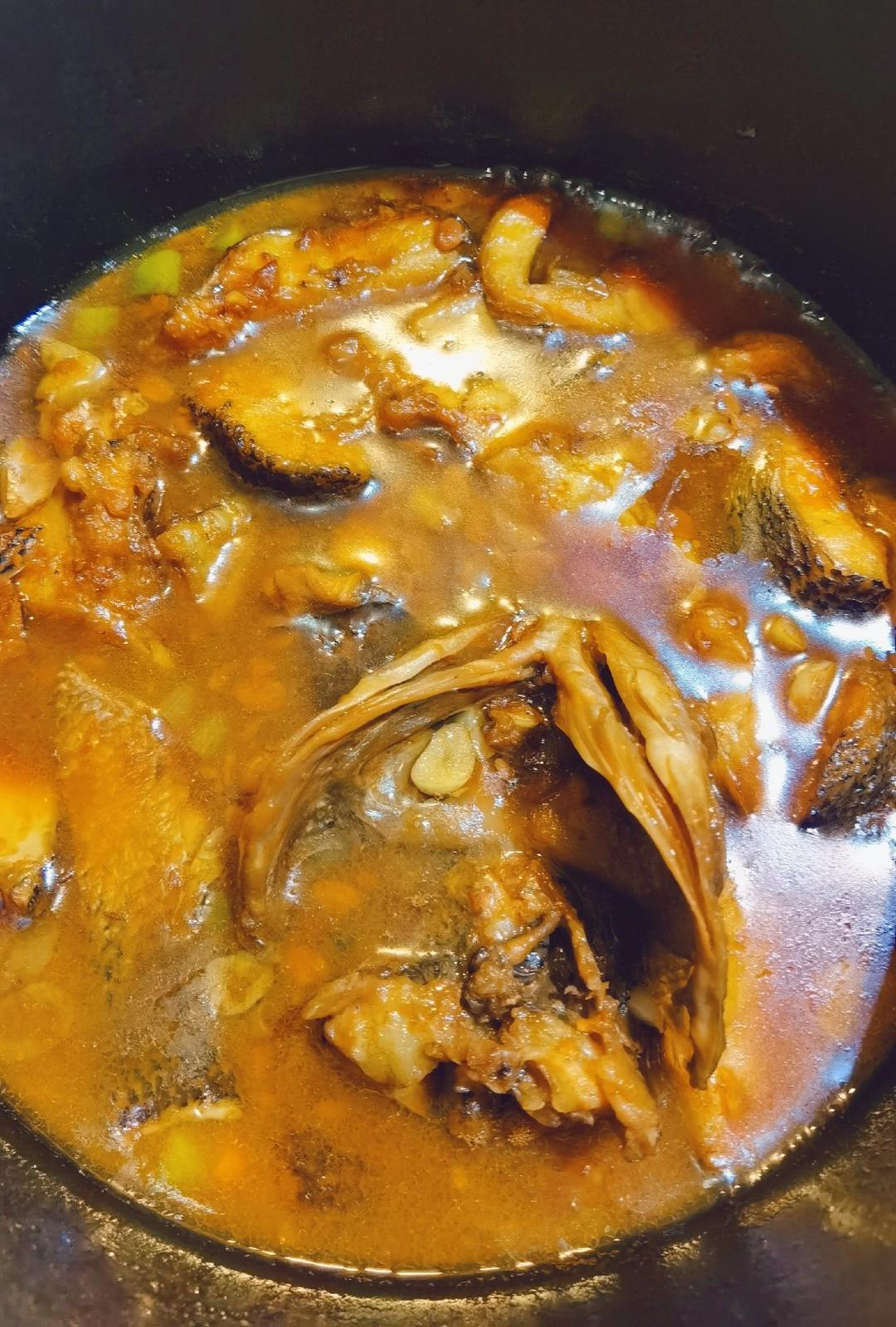 适合孩子吃的下饭菜：酱汁焖鱼