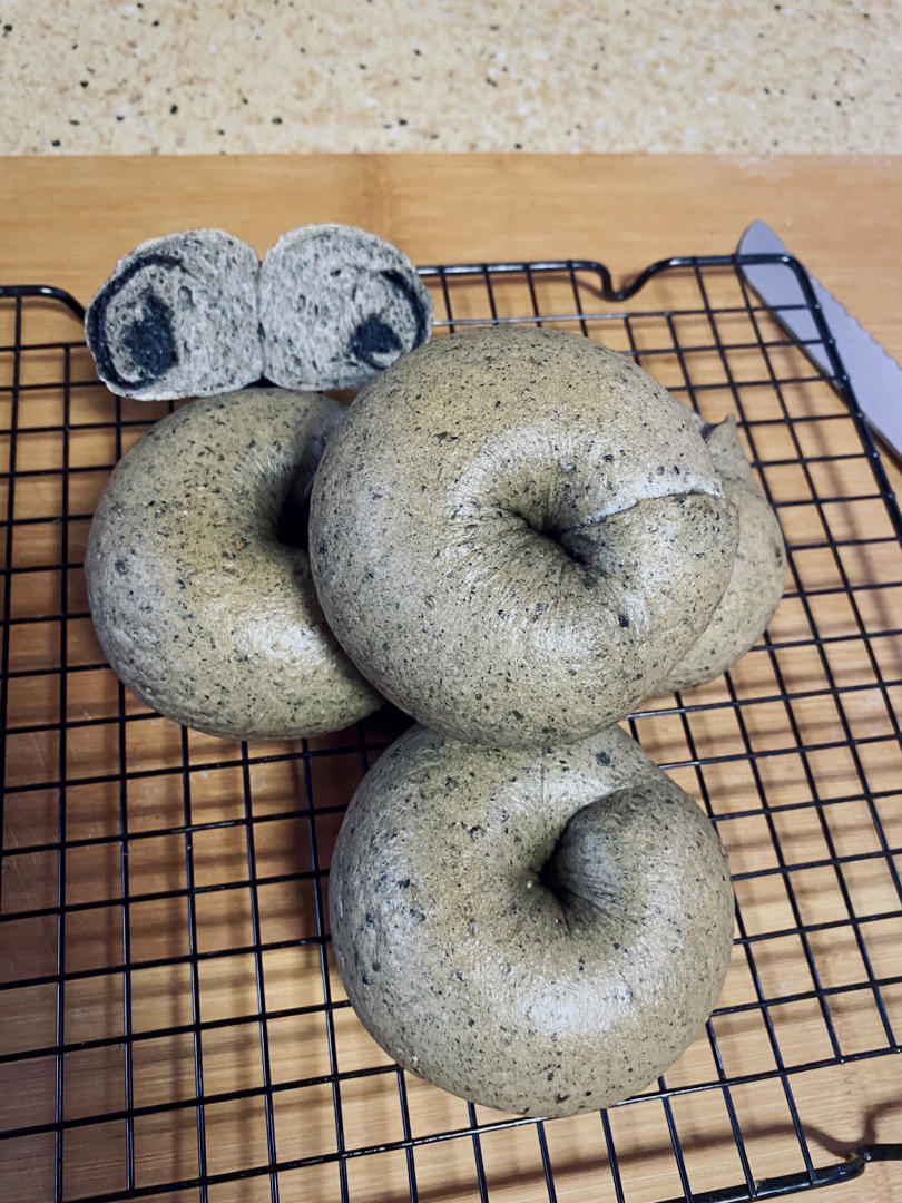 双重黑芝麻奶酥贝果