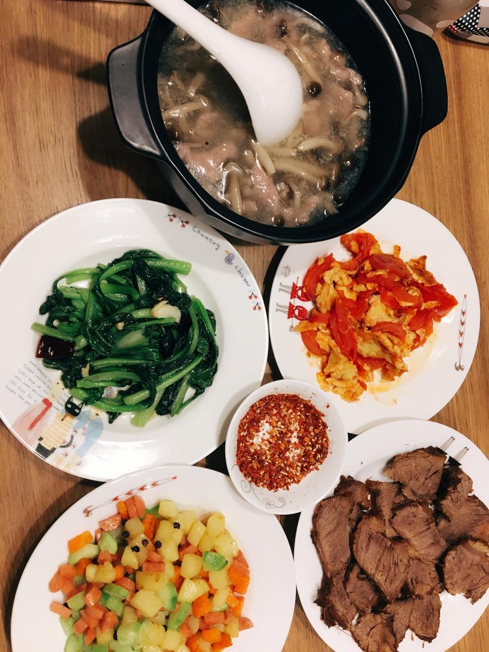 蟹味菇肉片汤