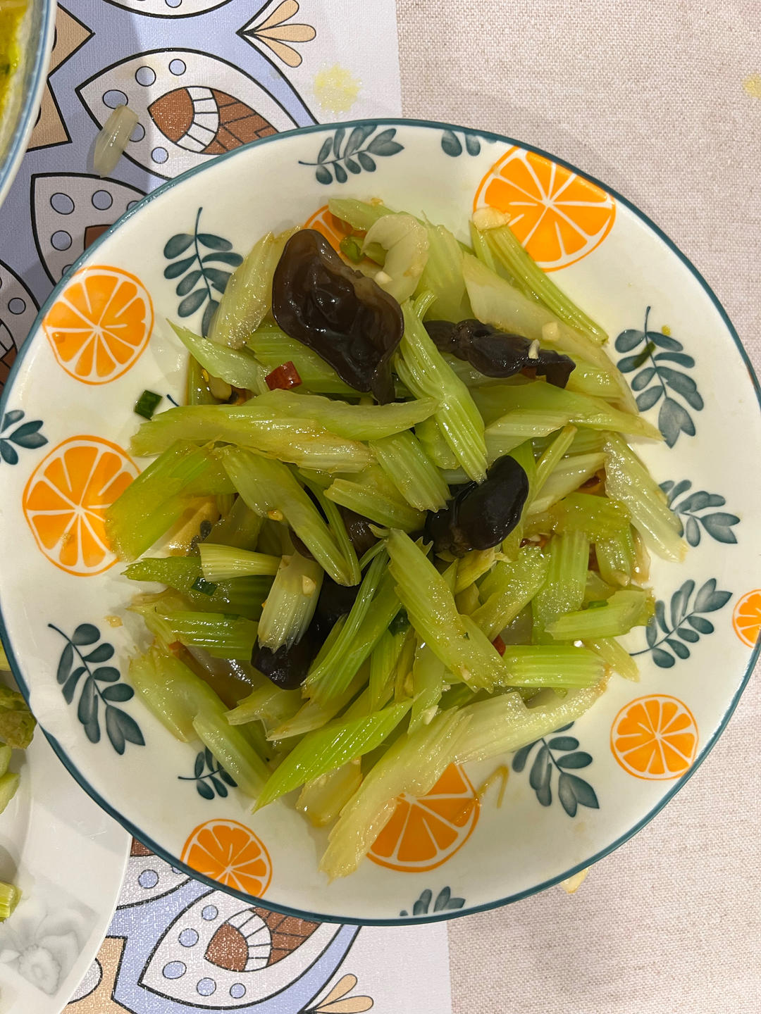 解腻凉拌西芹来咯