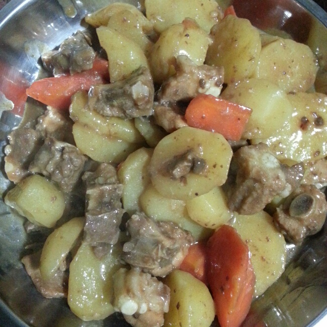 胡萝卜土豆炖排骨