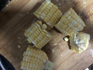 香甜玉米排骨汤的做法 步骤4