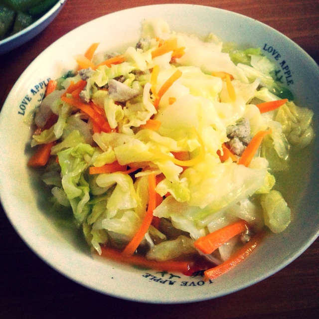 胡萝卜炒肉丝卷心菜