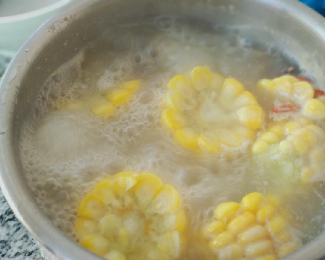 玉米炖排骨的做法