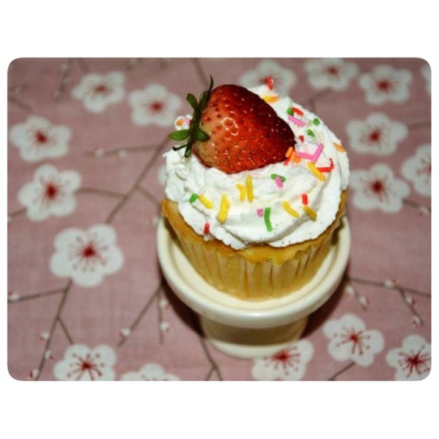 杯子草莓蛋糕cupcake