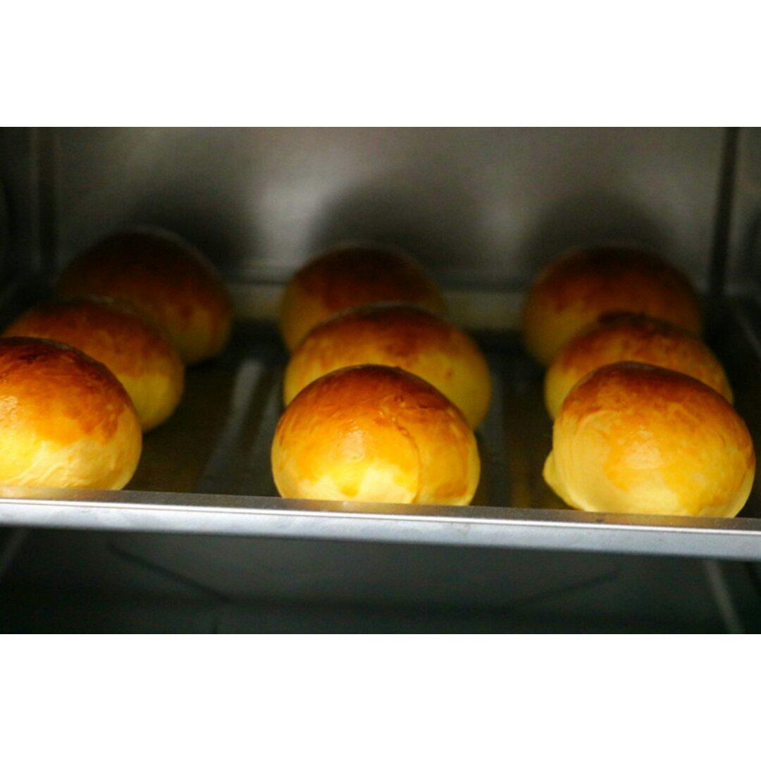 大人小孩都爱不释口的【蜂蜜牛奶小餐包】