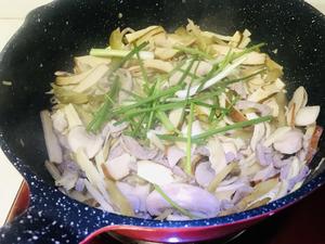 神鲜美味～蘑菇冬笋肉丝榨菜炒豆干的做法 步骤11