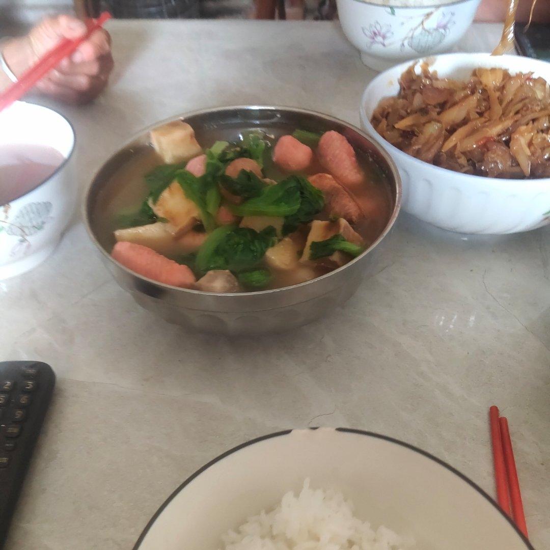 火锅丸子生菜汤