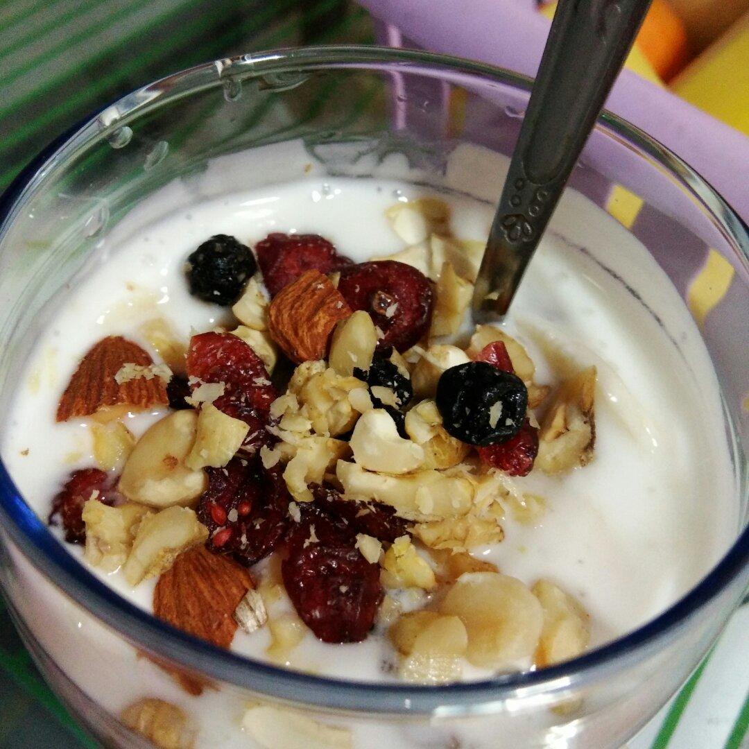 guia做的简单粗暴的坚果酸奶