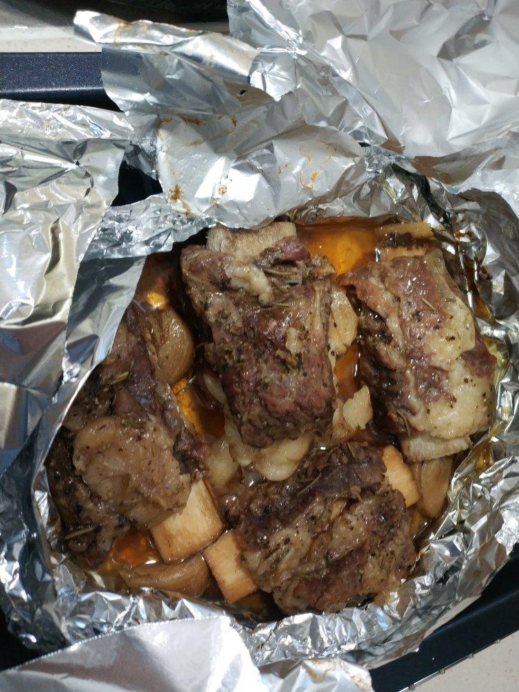 低温慢烤牛肋排（Slow Cooked Beef Ribs）