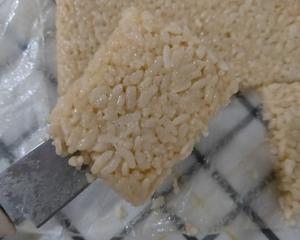 吃不完的大米饭变身美味黄金锅巴的做法 步骤6