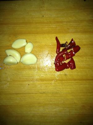 懒人必备 鸡蛋西红柿炒面条的做法 步骤1