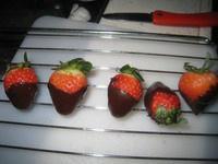 草莓装饰蛋糕的做法 步骤4