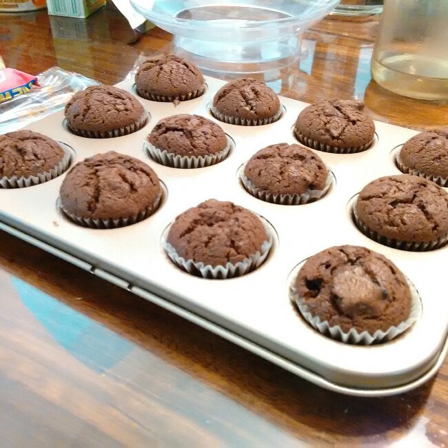 超润巧克力纸杯蛋糕（非常适合裱花、盖糖皮的cupcake方子）
