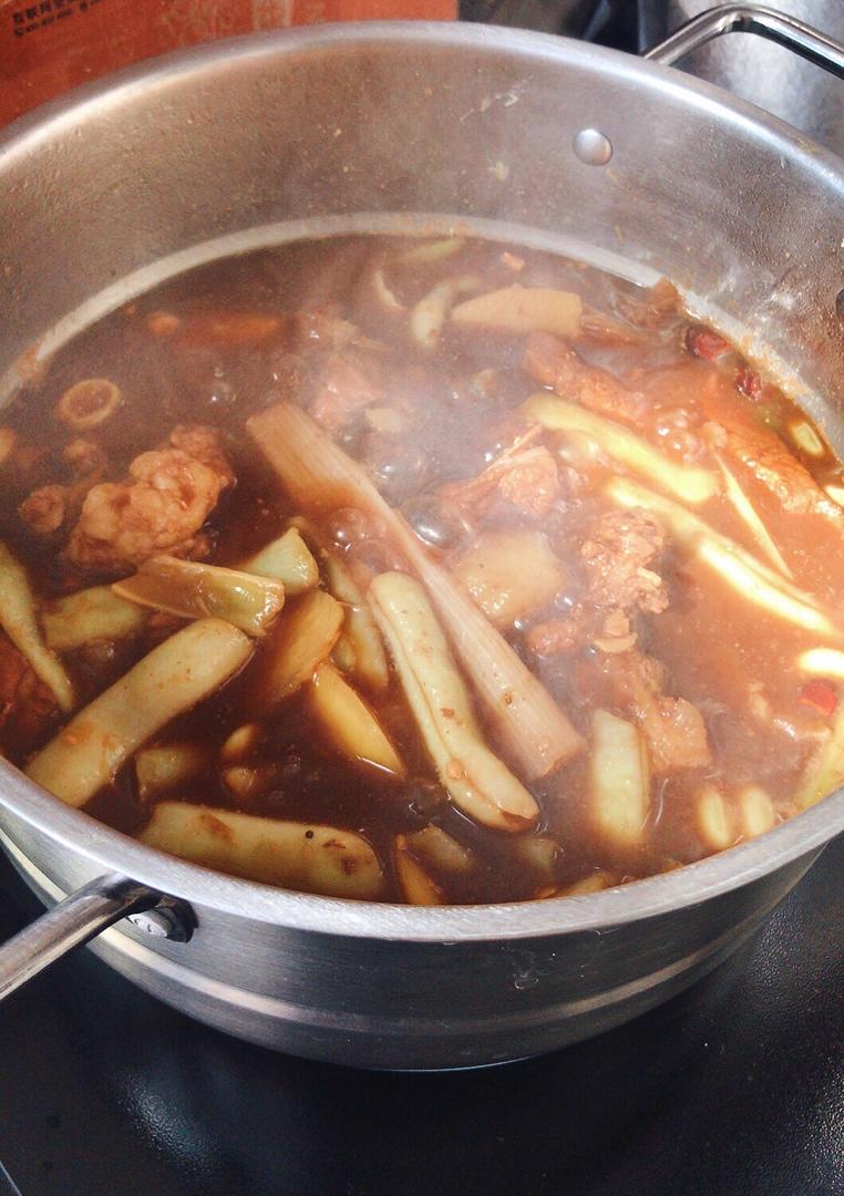 排骨豆角烀卷子