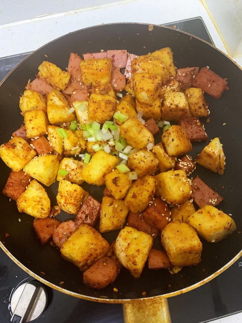 吃一次就爱上的孜然香肠馒头丁