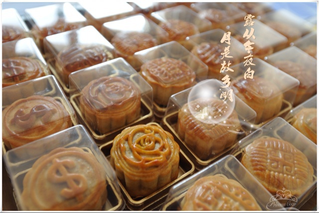 广式蛋黄莲蓉月饼